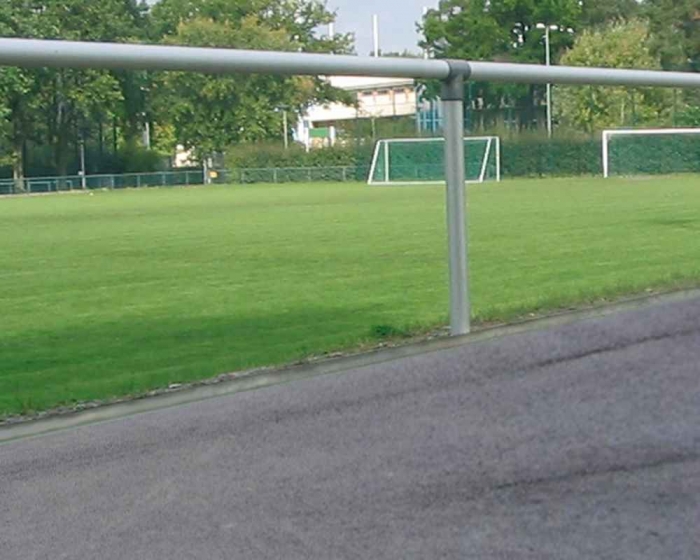 Sportplatz Barrierensystem Alu<br> Pfostenabstand 2,50m