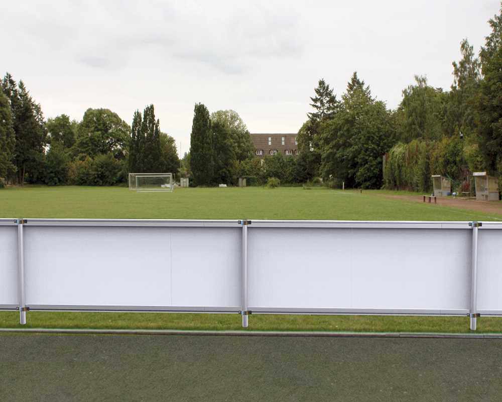 Bandenwerbe System mit Sportplatz Barriere