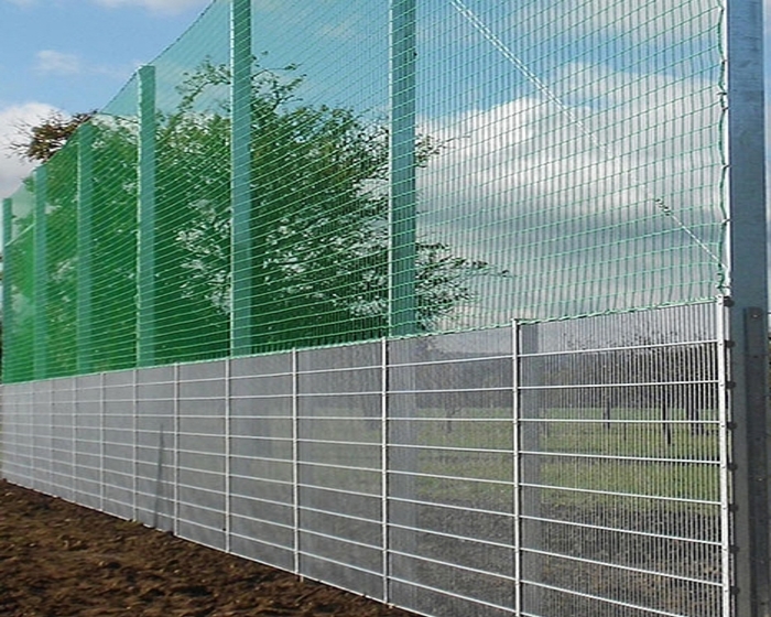 Ballfangnetz Anlage mit Doppelstabmatte Feuerverzinkt