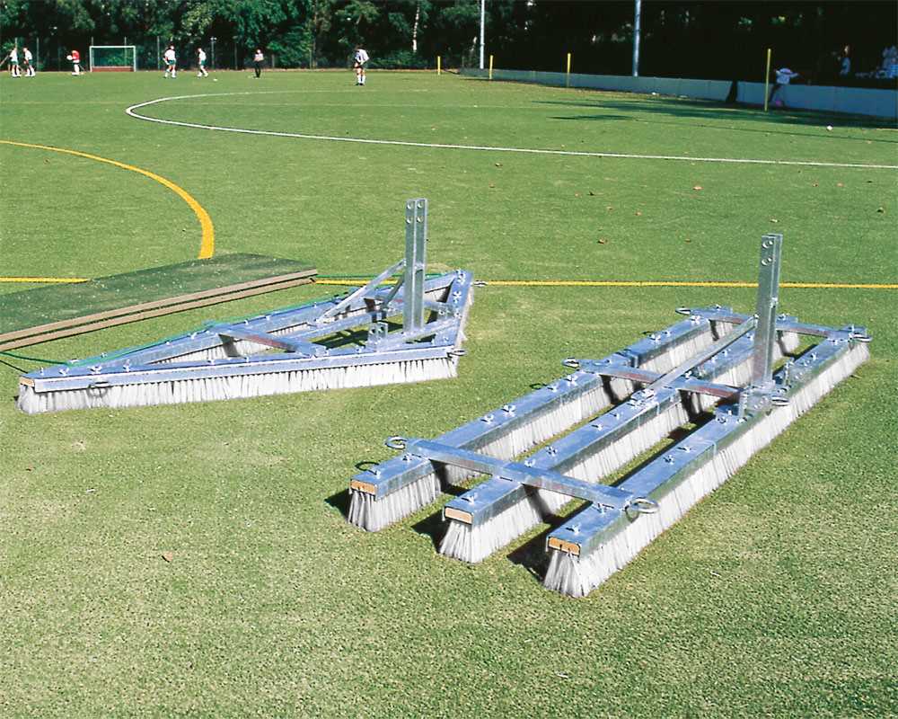 Sportplatz Pflegegeräte